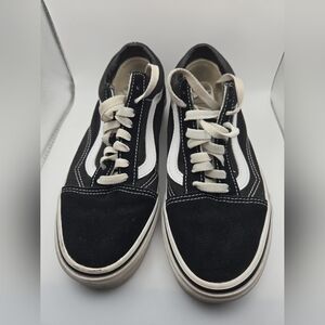 👟 Vans Old Skool Black White Sneakers | Classic Skate Shoe